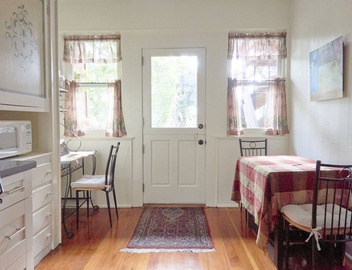 Spacious Five Room Flat in Sunny Noe Valley 3