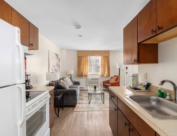 Spacious Good-Value Accommodation | w/Full Kitchen & Minutes to Peabody Museum 3
