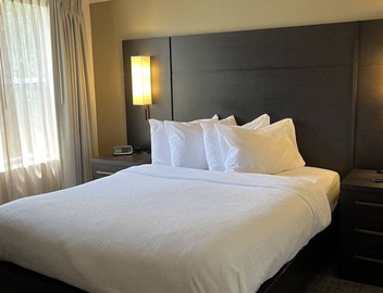 Spacious Good-Value Accommodation! Full Kitchen, Free Breakfast, Swimming Pool! 2
