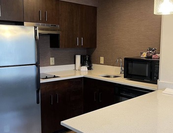 Spacious Good-Value Accommodation! Full Kitchen, Free Breakfast, Swimming Pool! 5