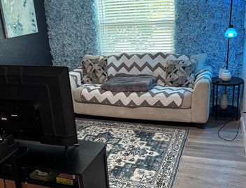 Spacious half 1/1 duplex in amazing location! 3