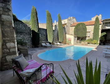 Spacious holiday rental in the heart of Provence 2