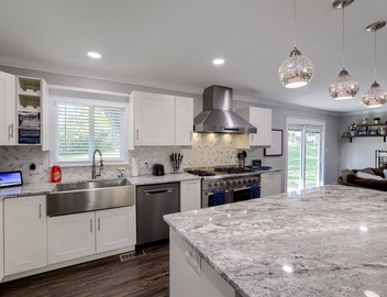 Spacious home with King bed - mins to Stadiums 2