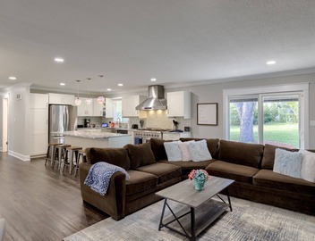 Spacious home with King bed - mins to Stadiums 3