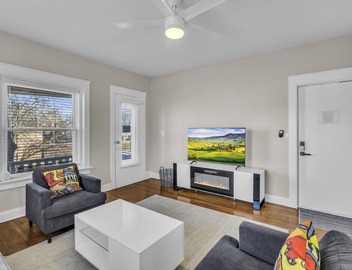 Spacious KC Stay: 2 Bedrooms Near Stadiums, BBQ, Jazz & Fountains! 5
