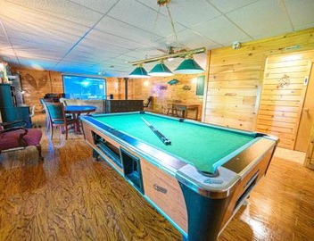 Spacious Lodge Madawaska Ideal for GroupsTrails 3