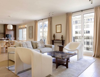 Spacious & Modern Property - Eiffel Tower 2