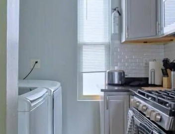 Spacious multi-level 4 bed/2bath Apt with Parking 2