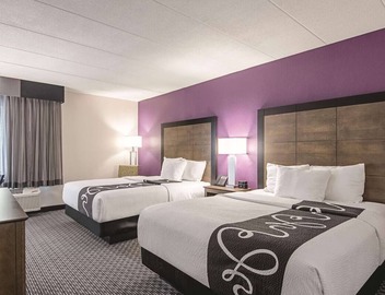 Spacious Queen Suite, La Quinta, Shuttle Service, Minutes to The Arts District 2