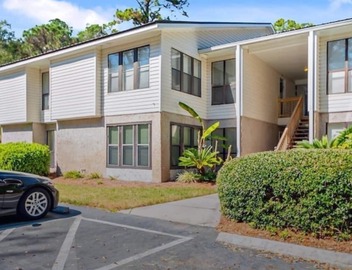 Spacious quiet all ground floor gated condo. Large pool/tennis pickle ball 3