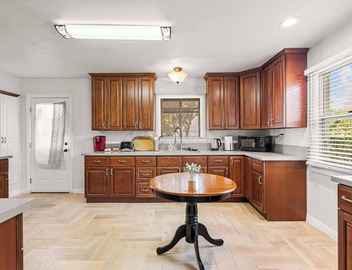 Spacious Retreat w Large Kitchen & Outdoor Patio 4