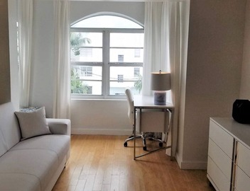 SPACIOUS SOBE CORNER ONE BEDROOM-EXCELLENT LOCATION 2