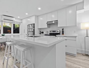 Spacious & Stylish Walk-Out - SuperHost 5
