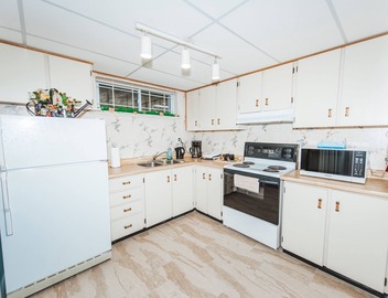 Spacious Suite by the Lake, Great Neighbourhood! FREE Airport Pick-up 2