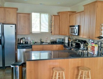 Spacious Townhome Near Downtown 3