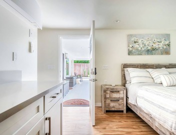Spacious Contemporary Private 2-Suite Retreat in La Crescenta-Sleeps 2–4 4