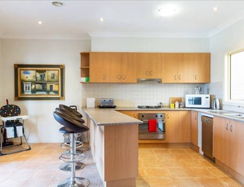 Spacious Williamstown Apartment with Free Parking 3
