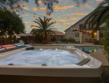 Sparkling SaltwtrPoolSpaFirepitFreeNetflixWiFi 4