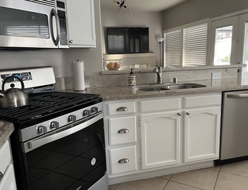 SPLASH into FUN! HTD POOL FIre Pit, BBQ, PET OK 10 Min to Strip 4