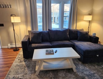 Splendid, two-bedroom, one-bathroom condo, two short blocks from the beach! 3