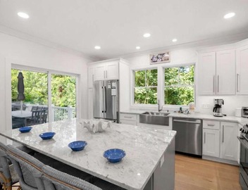 Sprawling Home 1 Mi to Downtown 3