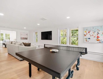 Sprawling Home 1 Mi to Downtown 5