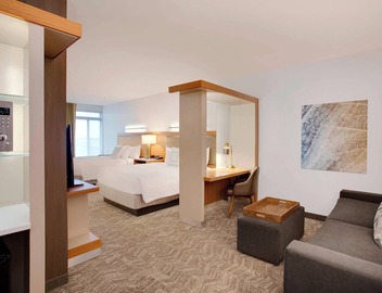 Springhill Suites Marriott Airport 2