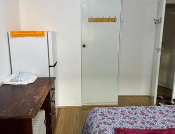 Springvale couple room with shared bathroom 2