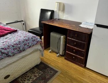 Springvale couple room with shared bathroom 3