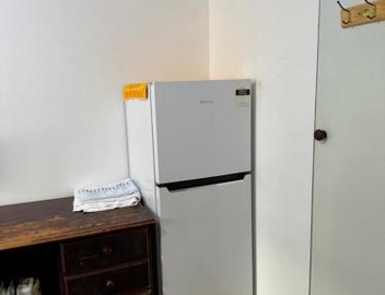 Springvale couple room with shared bathroom 4