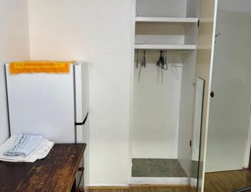 Springvale couple room with shared bathroom 5