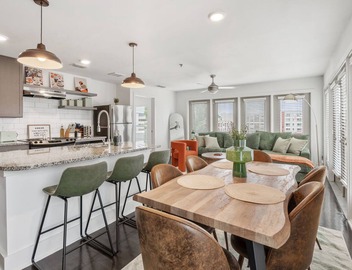 Stadium 5 mins | Luxury 2 Beds | Transit Friendly | Beltline+DT | Free Parking 2