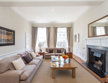 Stay in this tranquil and gorgeous City Centre home, for a unique Edinburgh experience 4