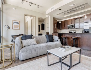 Stellar Downtown 1BR w/Gym & Pool, nr Lady Bird Lake, by Blueground 3