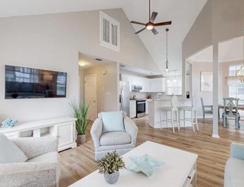 Steps to beach & community pool dog-friendly great location 2
