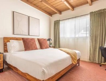 Steps to Beach Manhattan Beach 2 Bedroom Parking 3