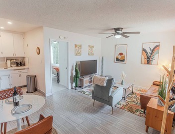 Steps to Beach & Shops - King Suite - Private Patio & Grill + Parking 3