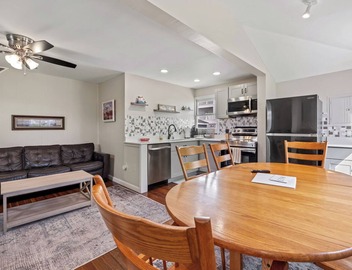 Steps to Hampton Beach and all entertainment! 4 bedrooms, pet friendly! 5