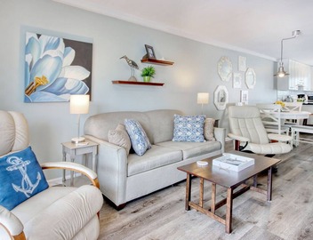 Steps to the Beach, Pool, Dog friendly! 2