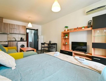 Studio 19 3