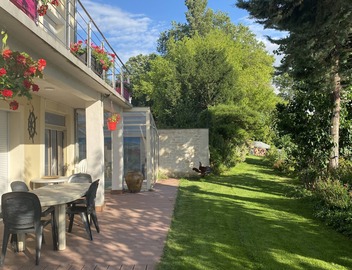 Studio Apartment "Indépendant" with Private Terrace, Private Heated Pool & Wi-Fi 5
