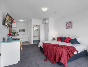 Studio Apt, Essential Comfort, CBD, Mibnb 2