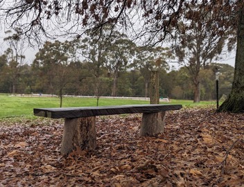 Studio at Beechworth next to the forest. Pet friendly but please let us know. . 5