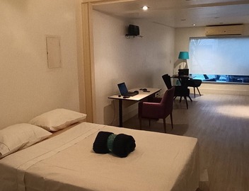 Studio space (up to 2 people) in an upscale and safe neighborhood! 5