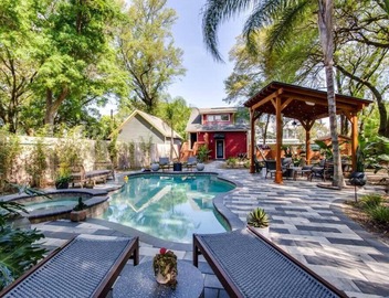 Studio loft w pool spa & gardens near downtown 2