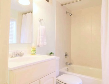 Studio Not Far from Capitol Hill, Walk to METRO 4