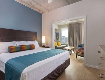 Studio unit/Austin - Full Kitchen, W/D, Rooftop Pool, & More! 2