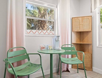 Studio w/King Bed Heated Pool, Steps to Beach! 3
