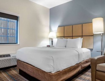 Studio w/Kitchenette Near Antique Village & South Park Splash Pad 3