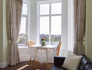 Studio with a view over Dublin, walking distance to city & Dublin Zoo 10 min 2
